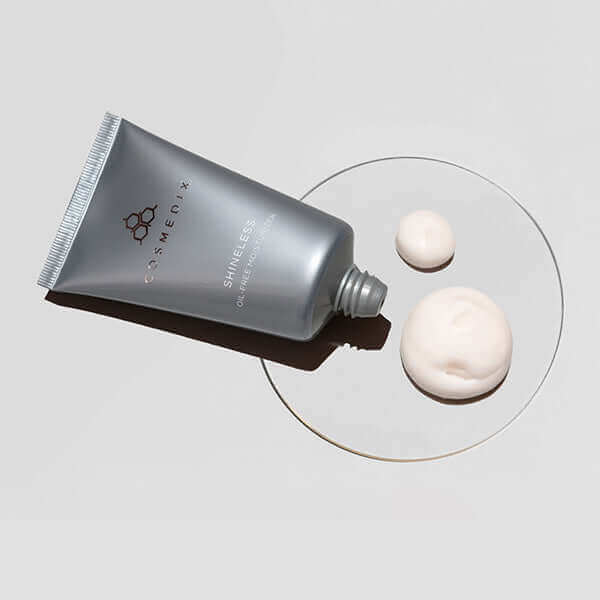 shineless flatlay - Зволожуючий крем для жирної проблемної шкіри Cosmedix Shineless 79г