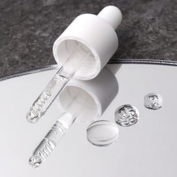 img 8333 - Комплекс зволожувальних пептидів на косметичних дронах Medik8 Liquid Peptides 30мл