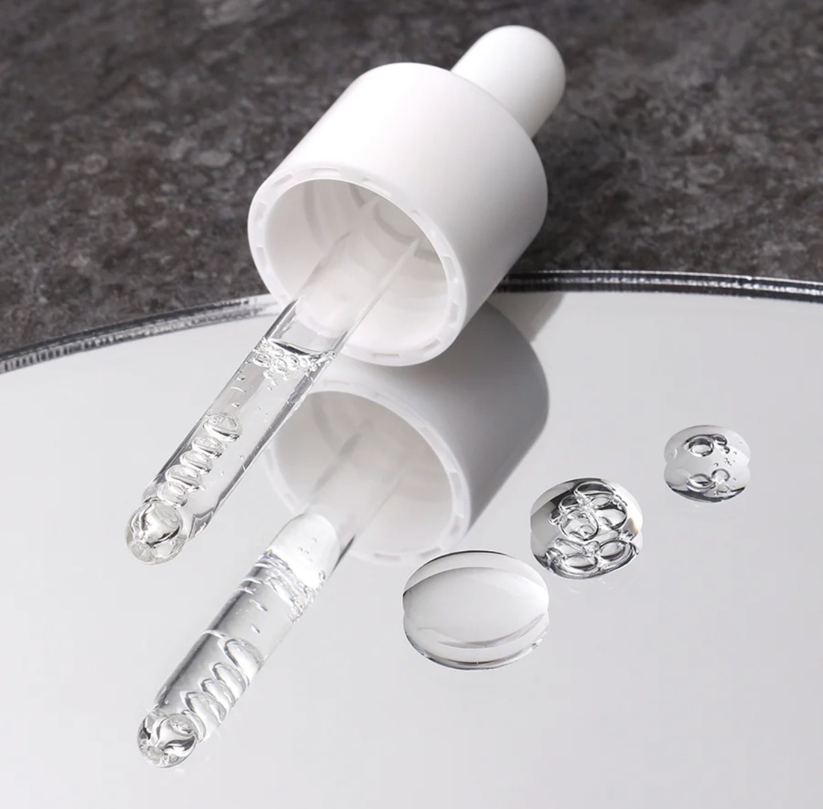 img 8333 - Комплекс зволожувальних пептидів на косметичних дронах Medik8 Liquid Peptides 30мл