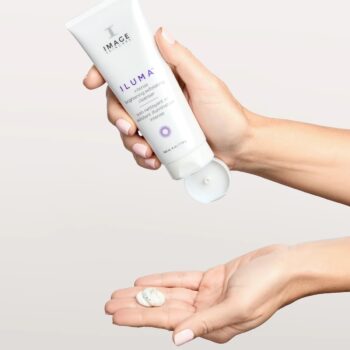 img 9900 - Освітлюючий ексфоліюючий гель Image Skincare Iluma Intense Brightening Exfoilating Cleanser 113г