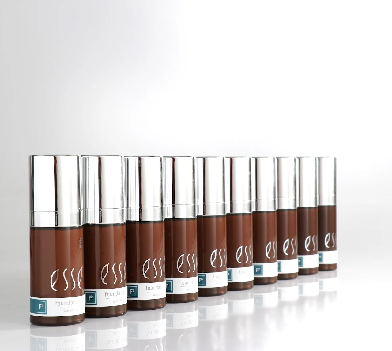 - Тональна основа SPF30 для всіх типів шкіри Esse Foundation SPF30 30мл