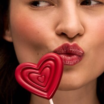 lipss304 600x600 1 - Блиск для губ Lovely Red LIPSS + CHER17 Lipper 8мл