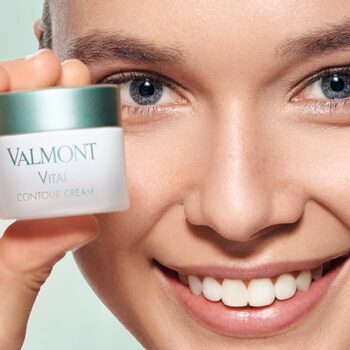 cream 705404 valmont vital contour cream application min - Ревіталізуючий крем для шкіри навколо очей Valmont Vital Contour Cream 15мл