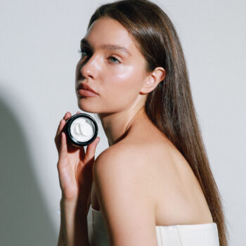 img 9617 - Освітлюючий крем з ніацинамідом 10% та вітаміном C CU Skin Dr.Solution Niacin 10% Vitamin C Cream 50мл