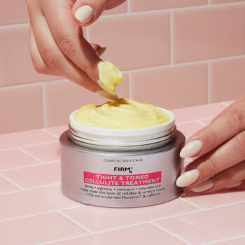 30 01 006 firmxcellulite halves texturewithjar 2000x2000 - Антицелюлітний крем для тіла Peter Thomas Roth FIRMx® Tight & Toned Cellulite Treatment 100мл