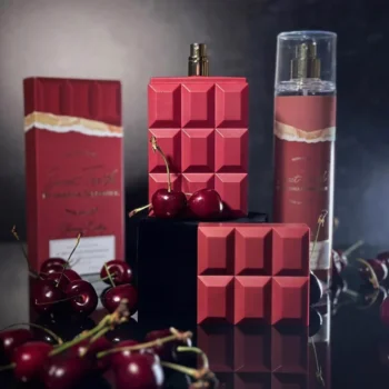 parfumovana voda dlia zhinok sabrina carpenter cherry baby 75 ml 71499243945297 c8c5d6f27b 800x800 1 - Набір Sabrina Carpenter Cherry Baby Gift Set