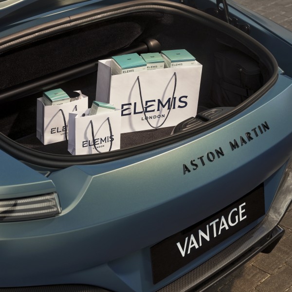 1x1 elemis am amlpartnershiplaunch brandedbag v3 0424 hero v3 1x1 600x600 1 - Набір Aston Martin x ELEMIS "Догляд за шкірою" для Неї ELEMIS AMF1 Skincare for Her